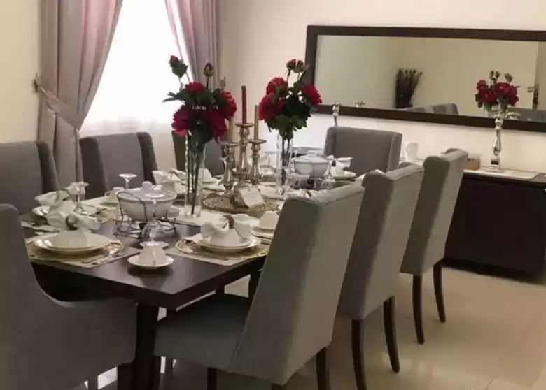 Résidentiel Propriété prête 4 + femme de chambre S / F Villa à Compound  a louer au Al-Sadd , Doha #9478 - 1  image 